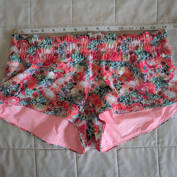 Vintage Lululemon Pink and Green Floral Succulent Pattern Short Shorts - Picture 3 of 5